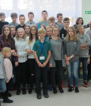 Zespół Oświatowow Wychowawczy w Strzale świętuje 10-lecie współpracy z Global Volunteers