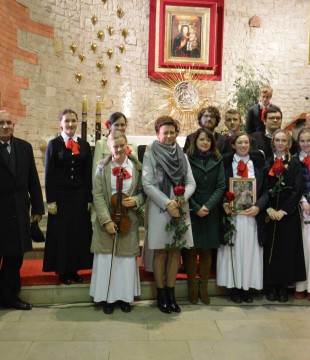 Koncert papiesko-maryjny NAJWIĘKSZEMU POLAKOWI w Kościele w Wołyńcach